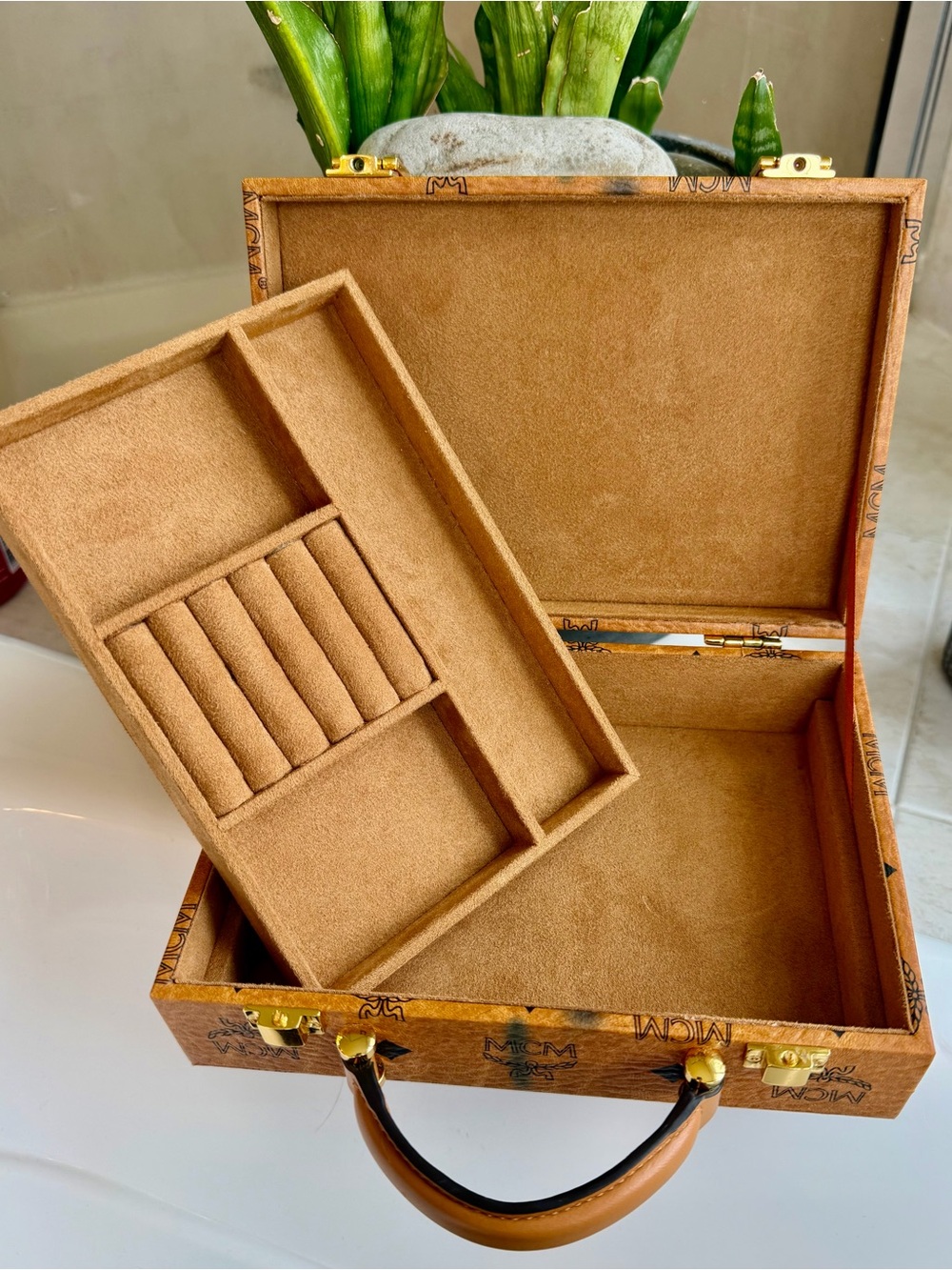 MCM jewelry box - Picture 10 of 10